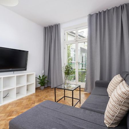 1-Bedroom Apartment With Balcony - Dluga 65 Krakow Bagian luar foto
