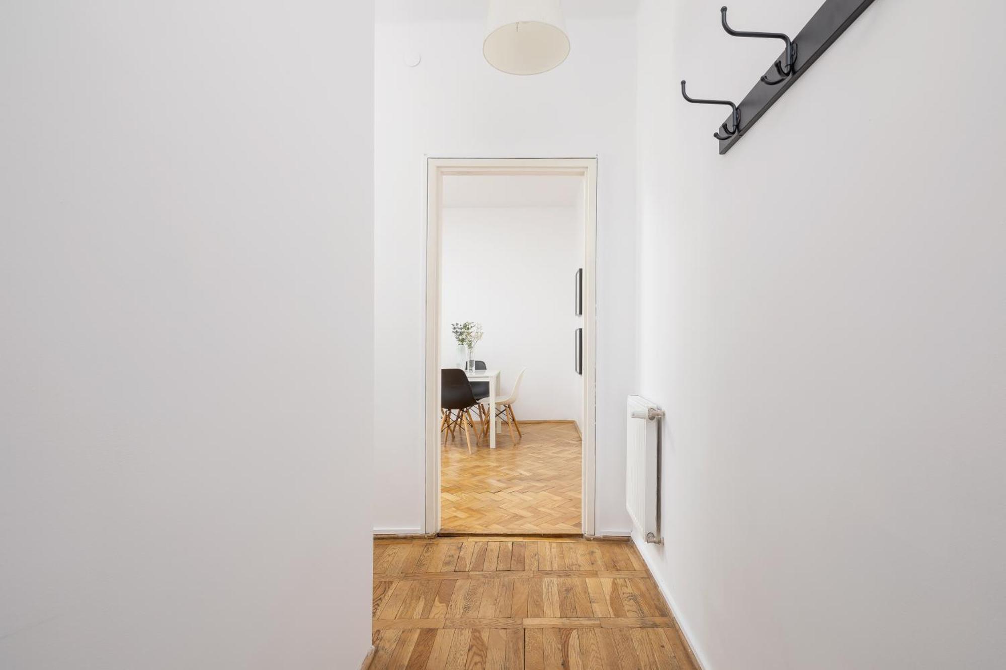 1-Bedroom Apartment With Balcony - Dluga 65 Krakow Bagian luar foto