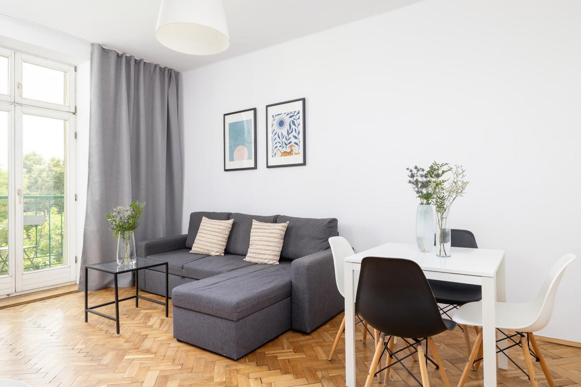 1-Bedroom Apartment With Balcony - Dluga 65 Krakow Bagian luar foto