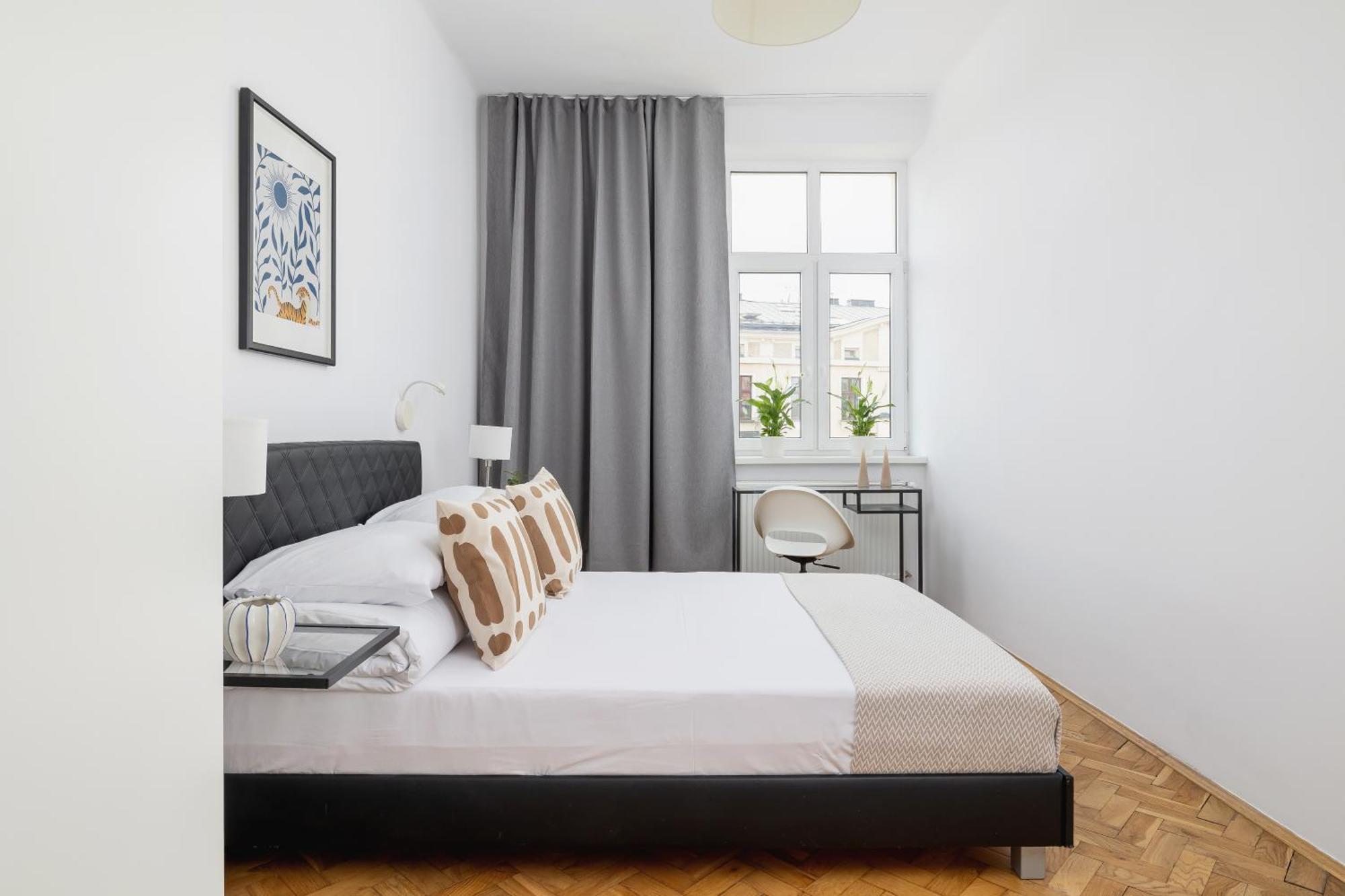 1-Bedroom Apartment With Balcony - Dluga 65 Krakow Bagian luar foto