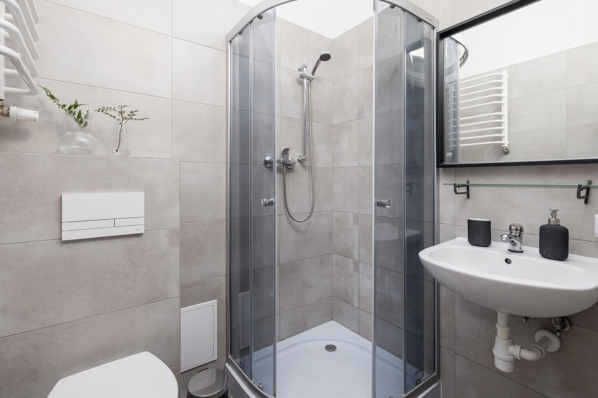 1-Bedroom Apartment With Balcony - Dluga 65 Krakow Bagian luar foto