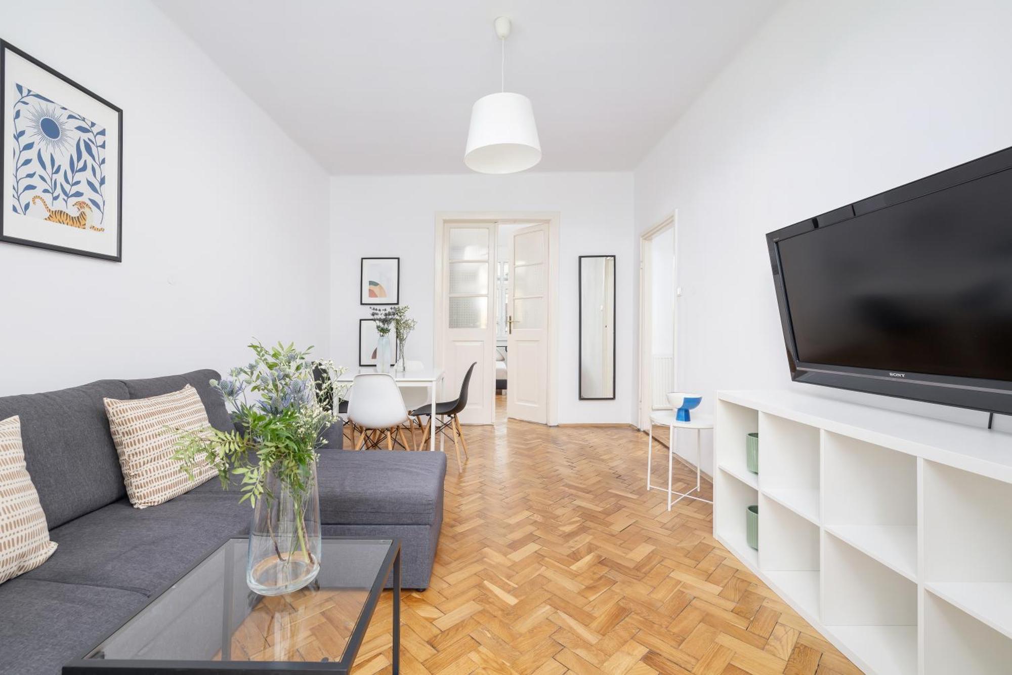1-Bedroom Apartment With Balcony - Dluga 65 Krakow Bagian luar foto