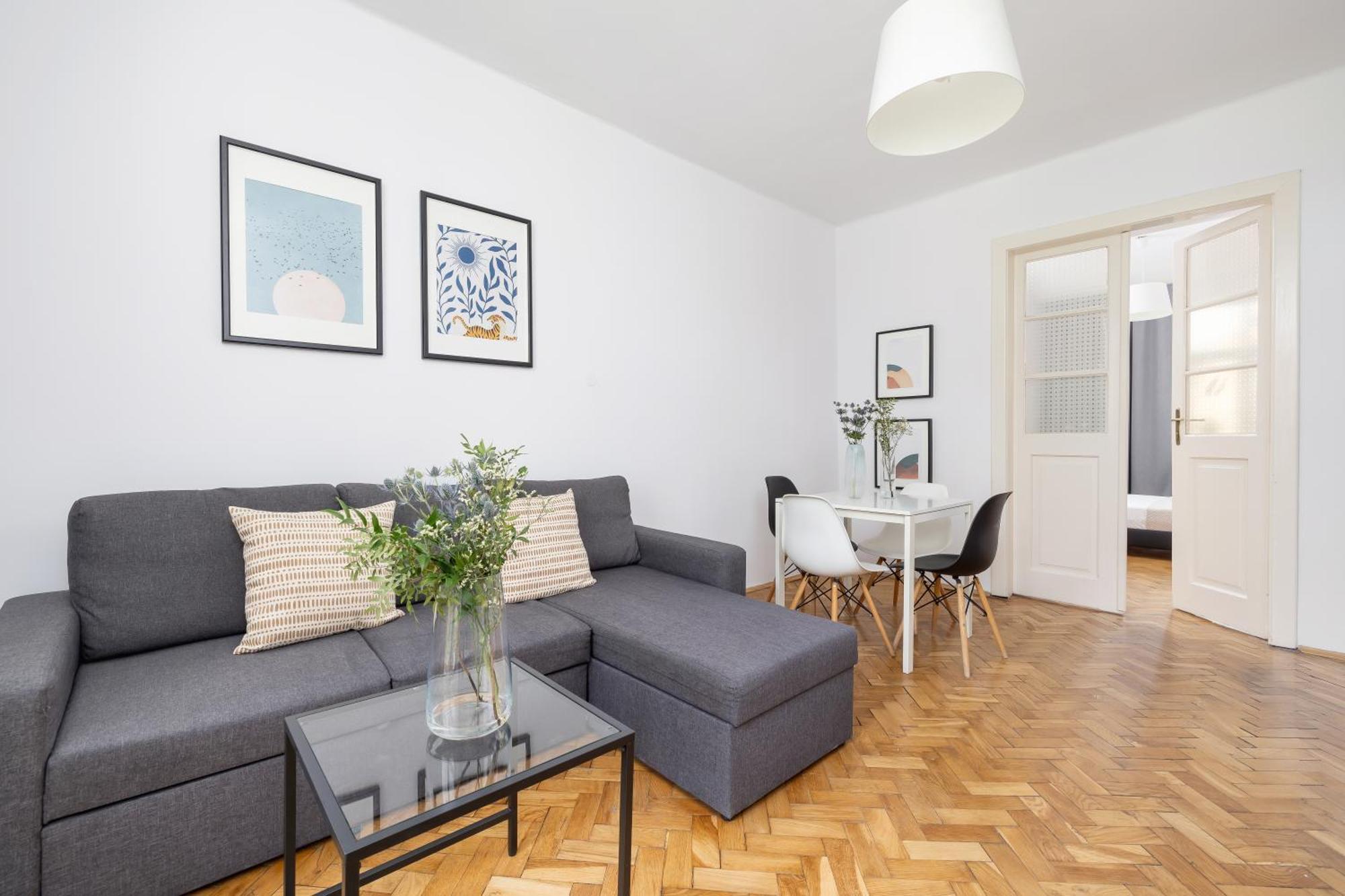 1-Bedroom Apartment With Balcony - Dluga 65 Krakow Bagian luar foto