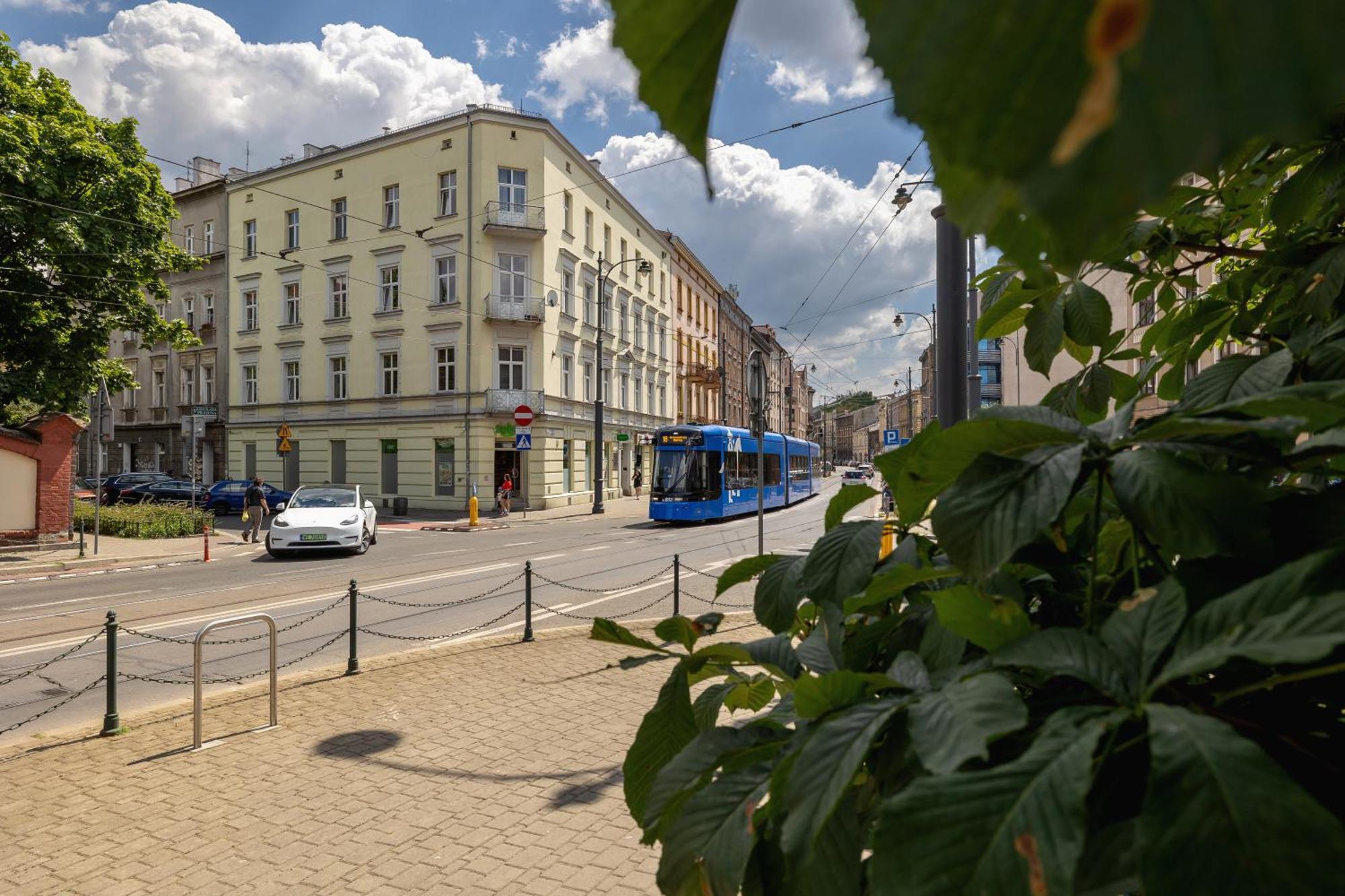 1-Bedroom Apartment With Balcony - Dluga 65 Krakow Bagian luar foto